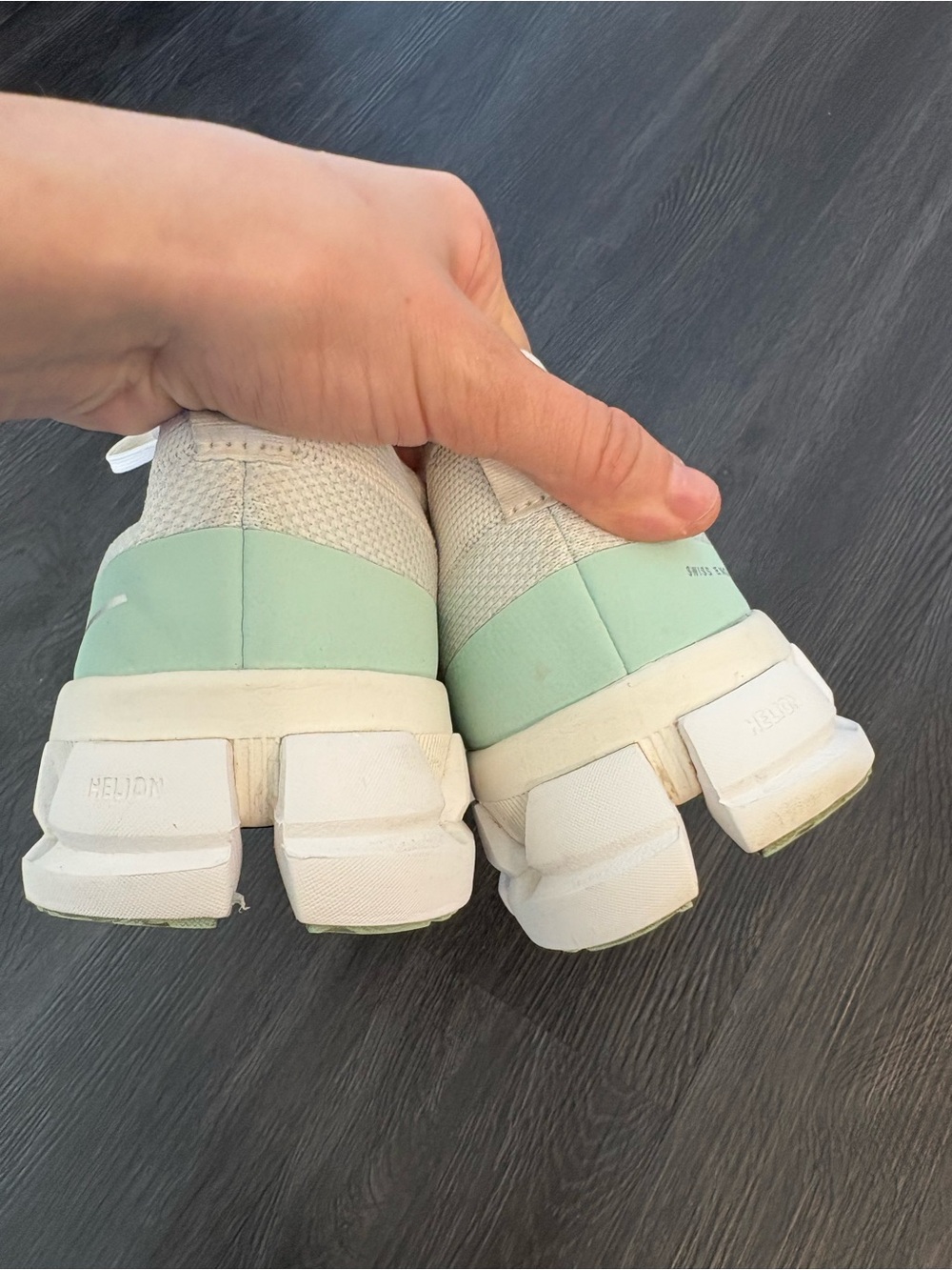 On Running Cloud Running Shoe in White with Mint Accents women’s 10.5 - Picture 14 of 15